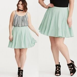Torrid Green Teal Flared Eyelet Cotton Pleated Circle
Mini Skirt